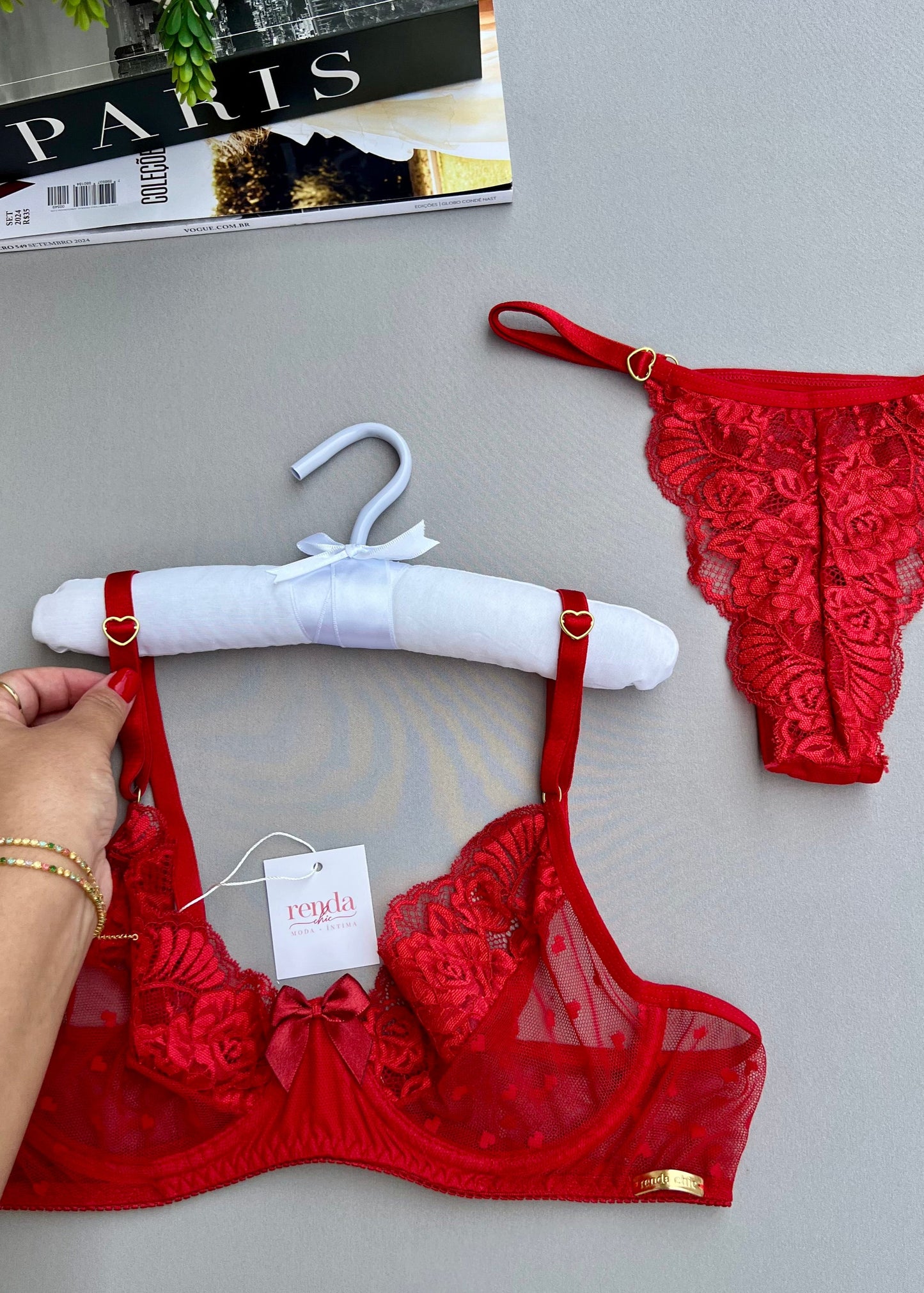 Conjunto Alure -  Tule com corações e aplicações em renda
