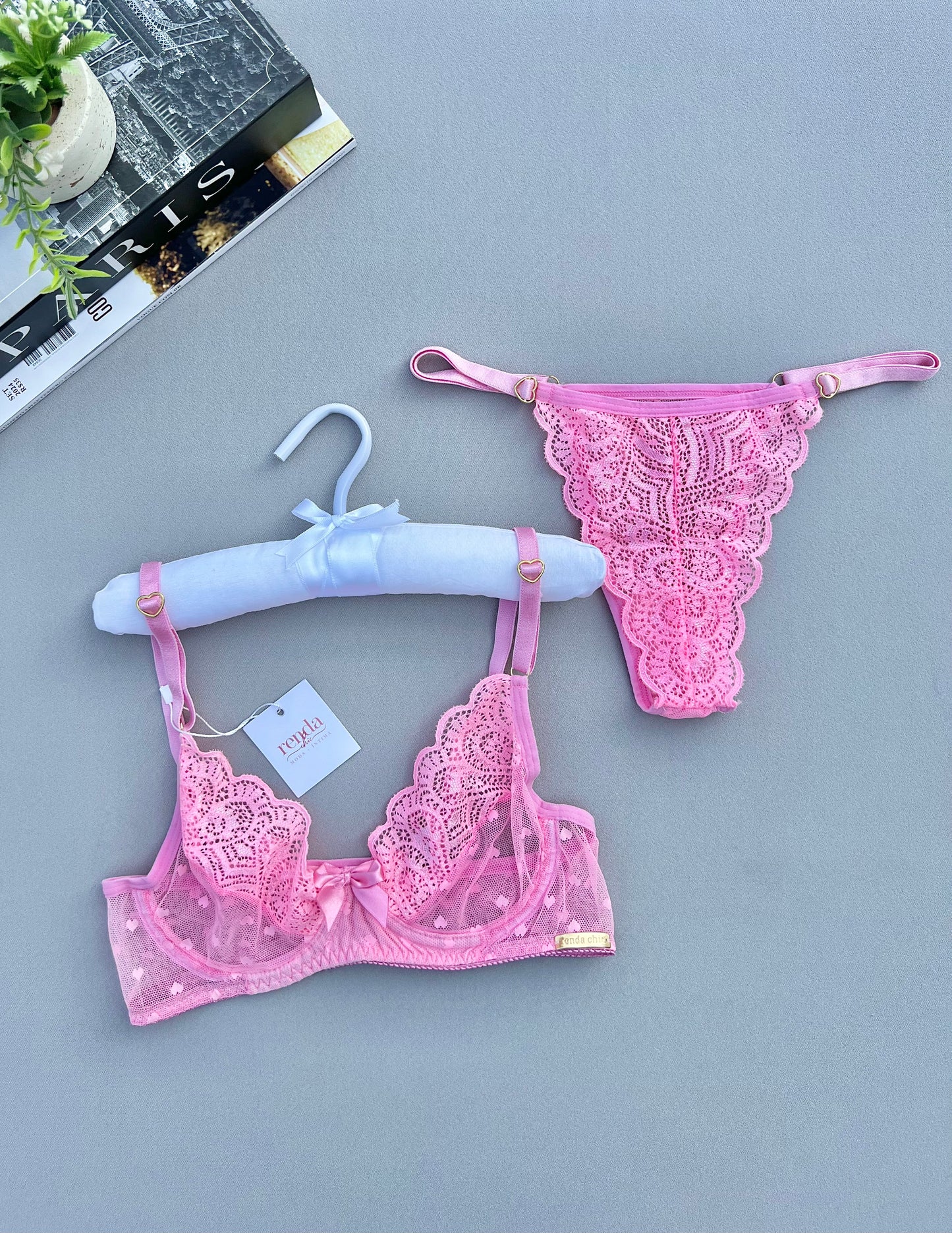 CONJUNTO ALICE – TULE COM CORAÇÕES E APLICAÇÕES EM RENDA