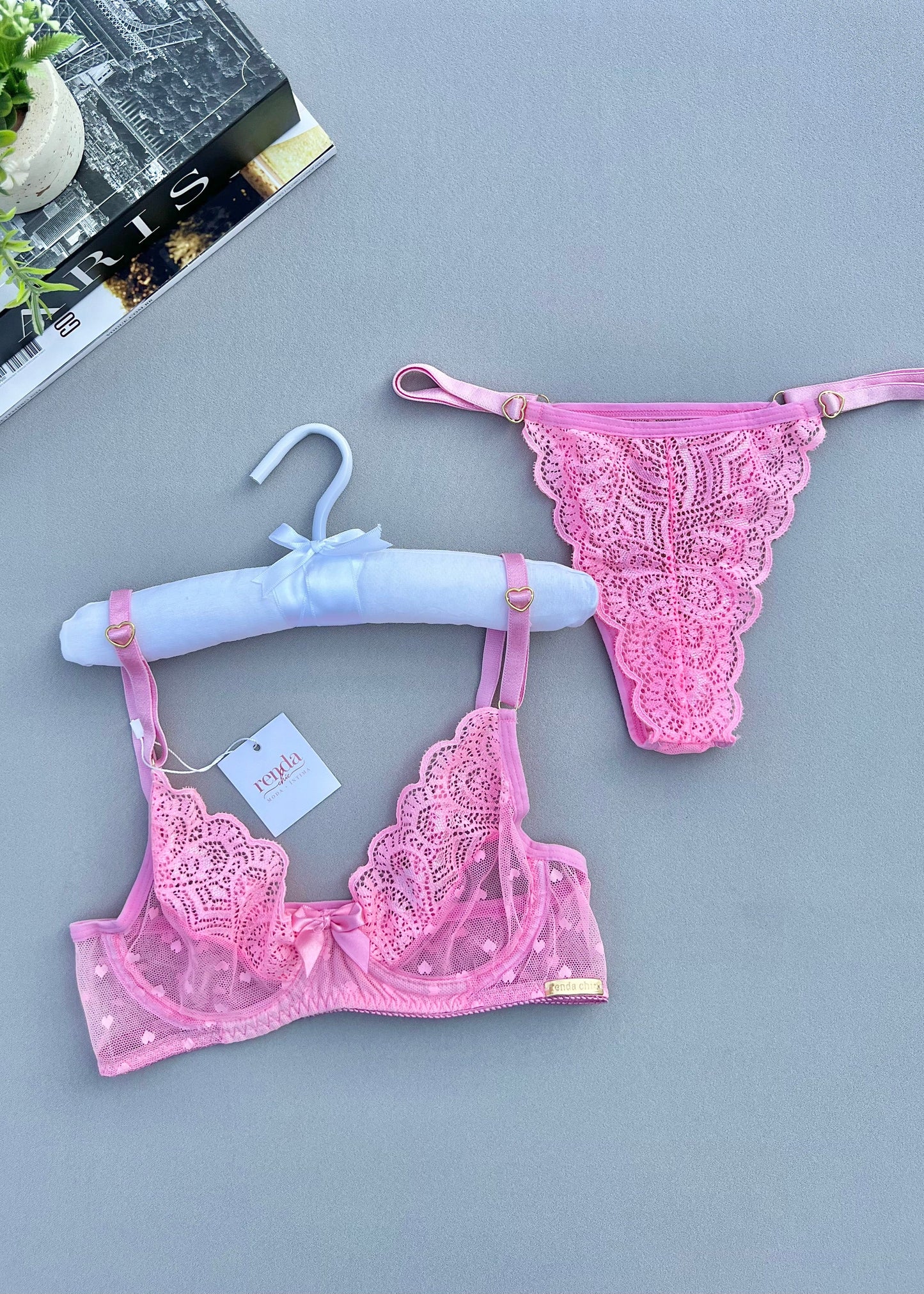 Conjunto Alure -  Tule com corações e aplicações em renda