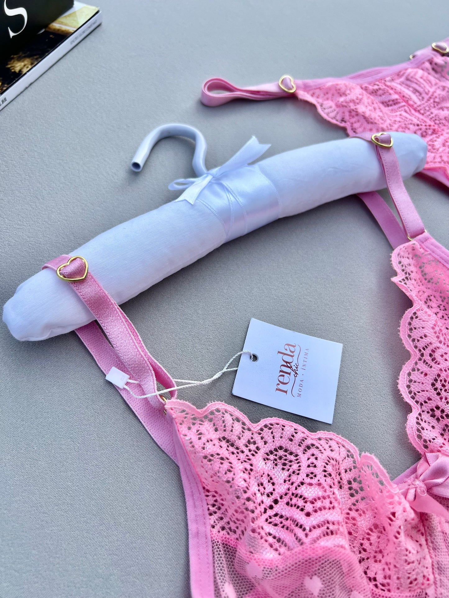 CONJUNTO ALICE – TULE COM CORAÇÕES E APLICAÇÕES EM RENDA