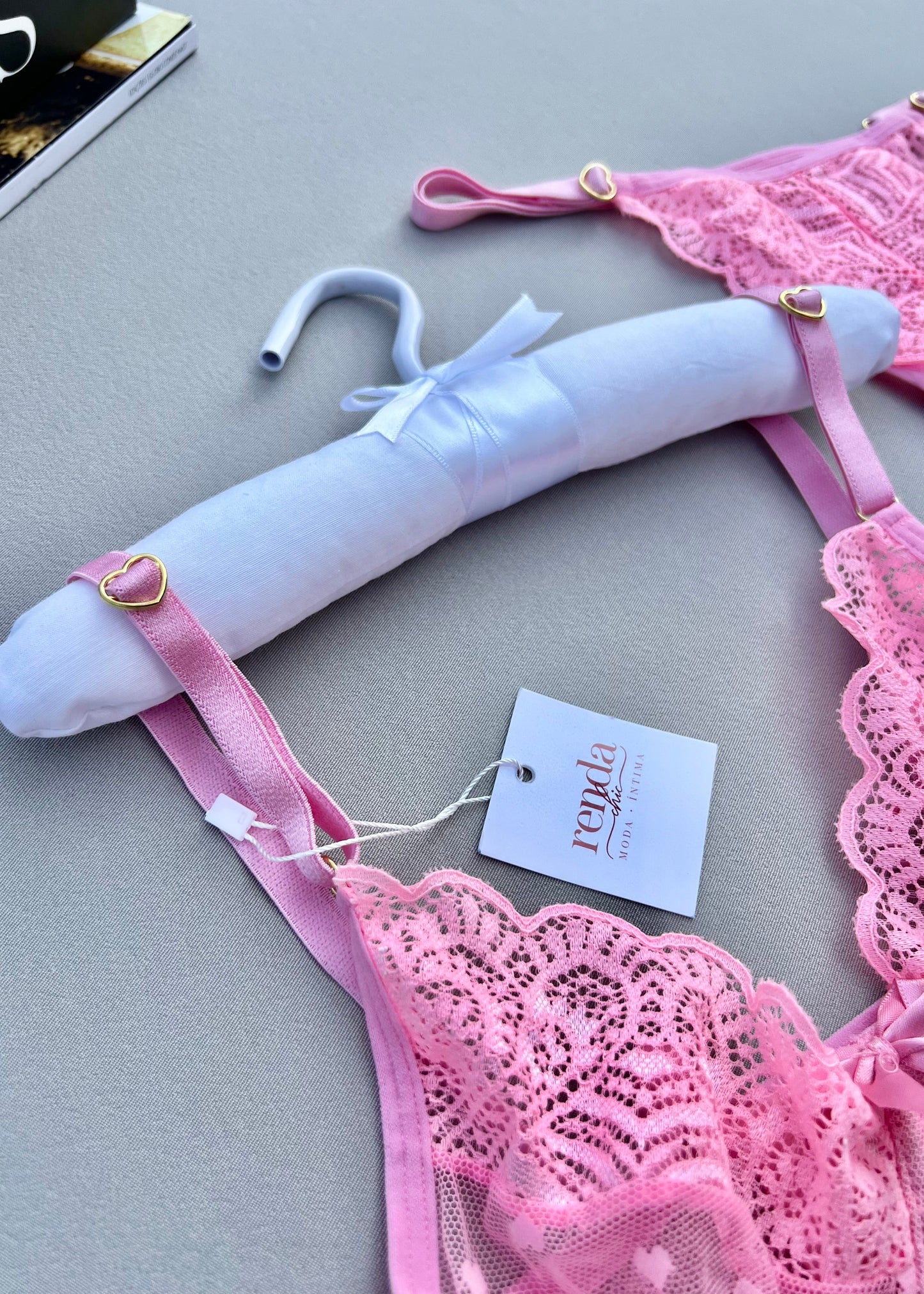 Conjunto Alure -  Tule com corações e aplicações em renda