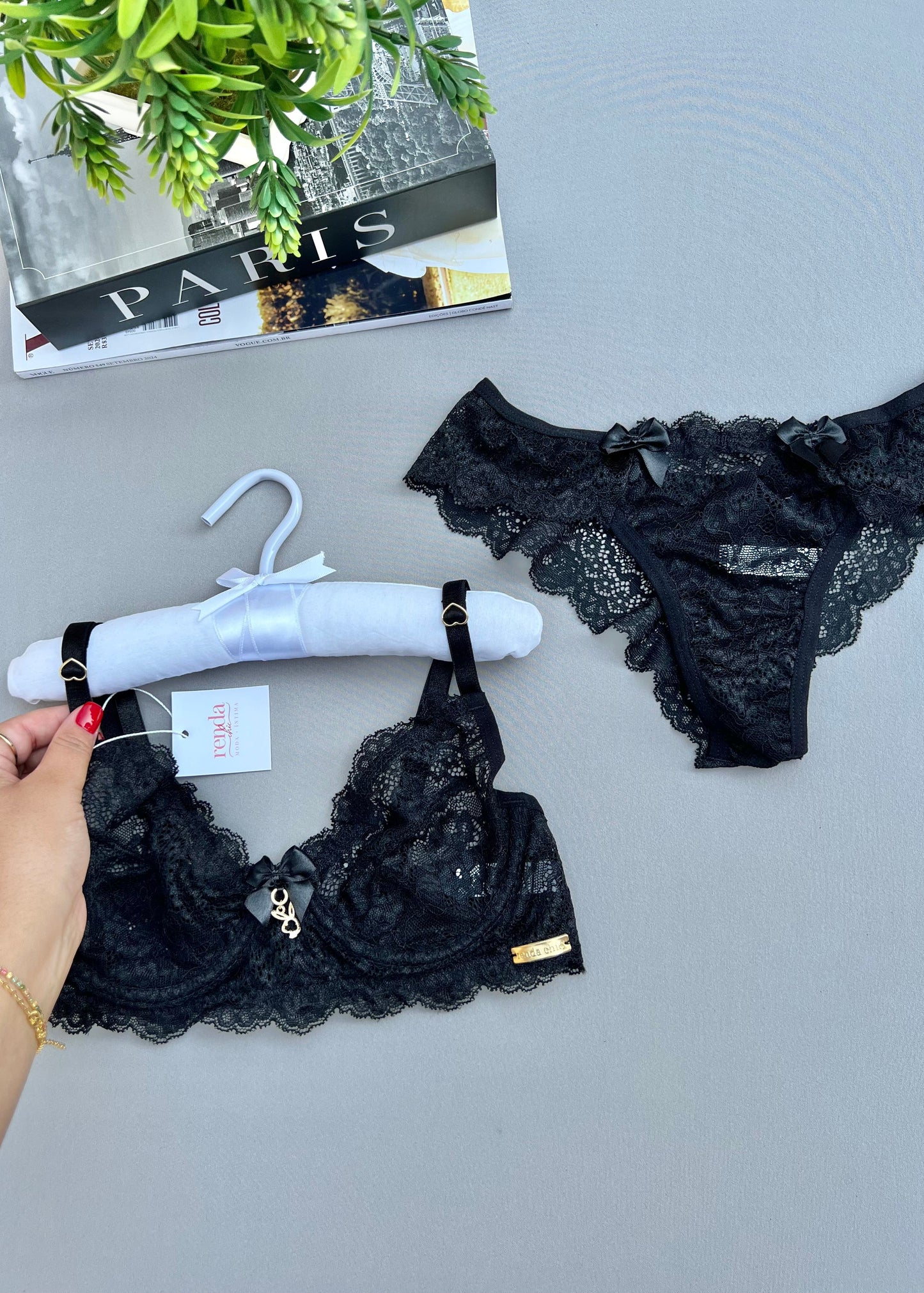 Conjunto Jolie Dentelle -  Em renda, detalhe frontal com laço de cetim