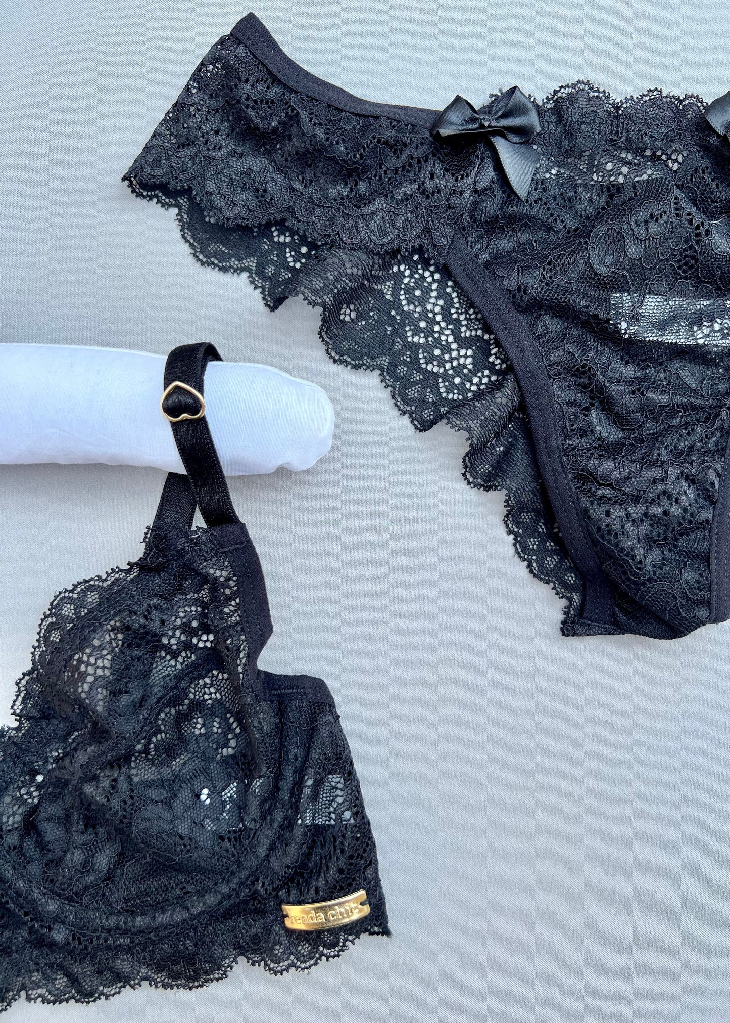 Conjunto Jolie Dentelle -  Em renda, detalhe frontal com laço de cetim