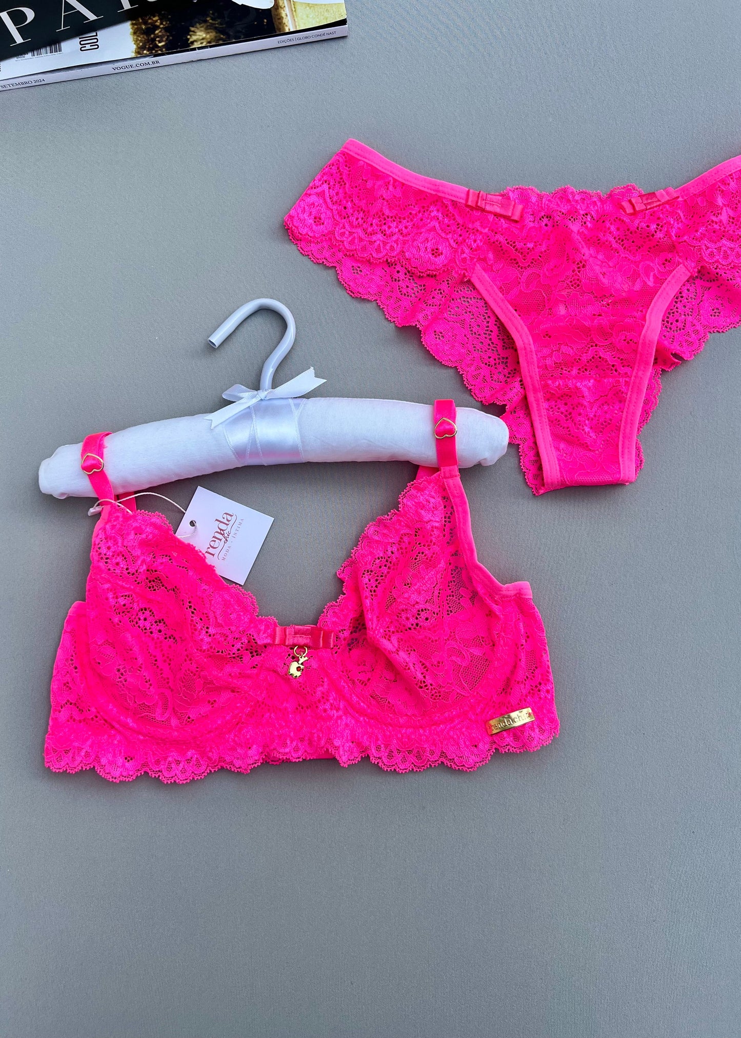 Conjunto Jolie Dentelle -  Em renda, detalhe frontal com laço de cetim