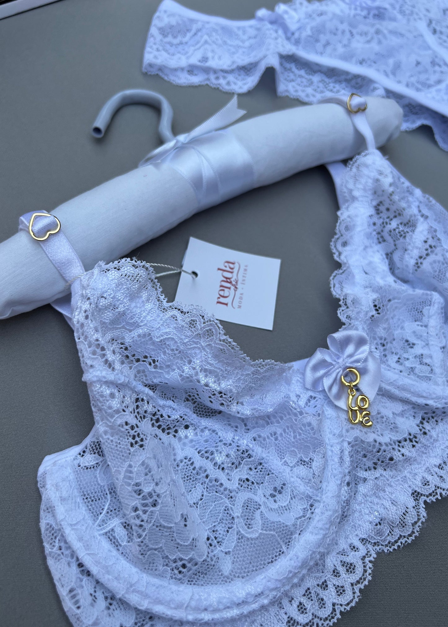 Conjunto Jolie Dentelle -  Em renda, detalhe frontal com laço de cetim