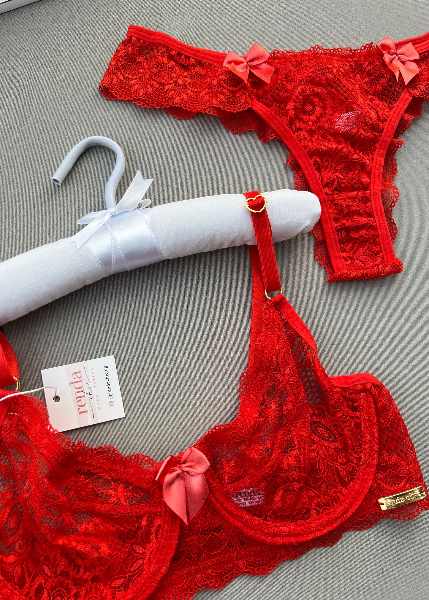 Conjunto Jolie Dentelle -  Em renda, detalhe frontal com laço de cetim