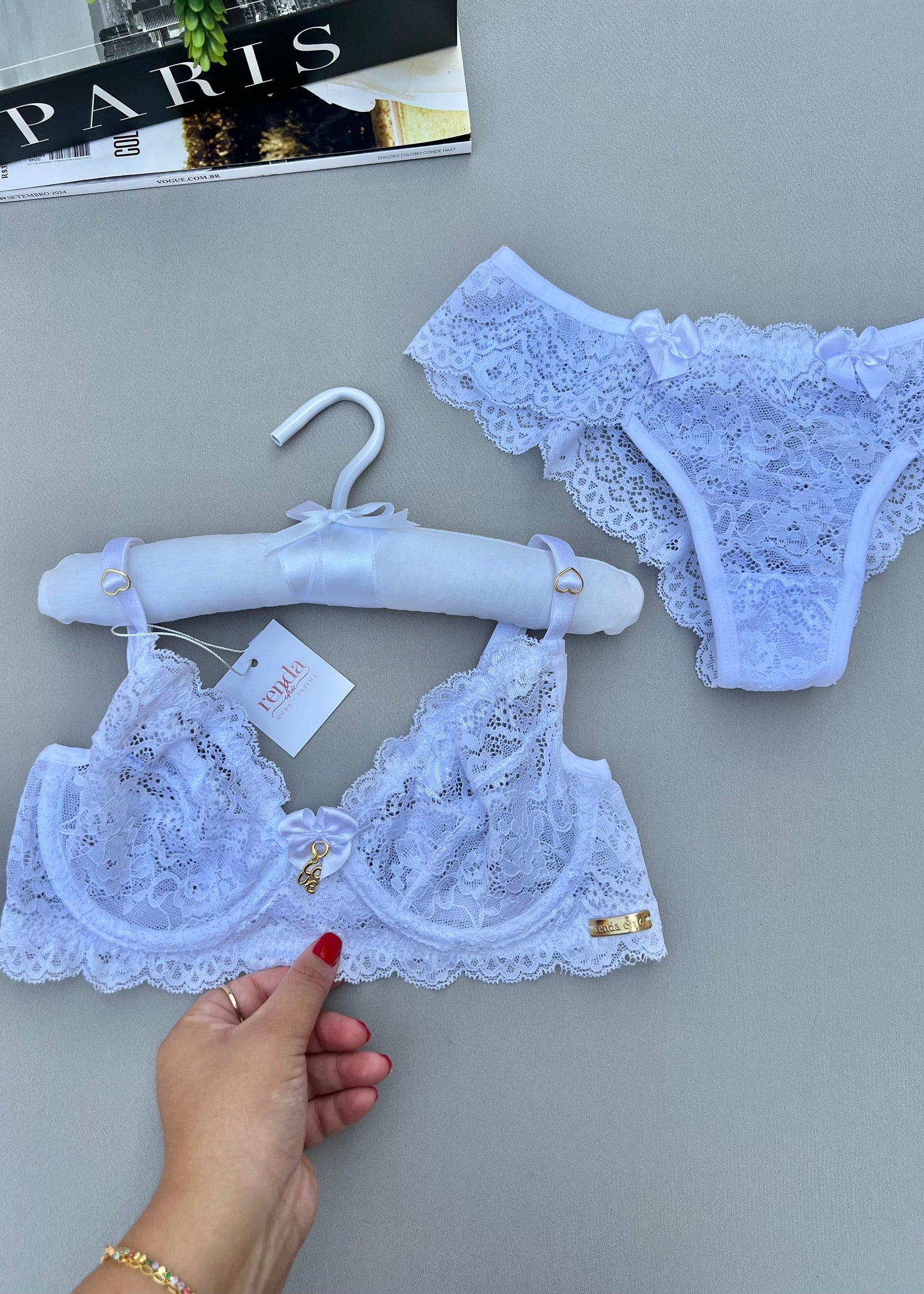 Conjunto Jolie Dentelle -  Em renda, detalhe frontal com laço de cetim