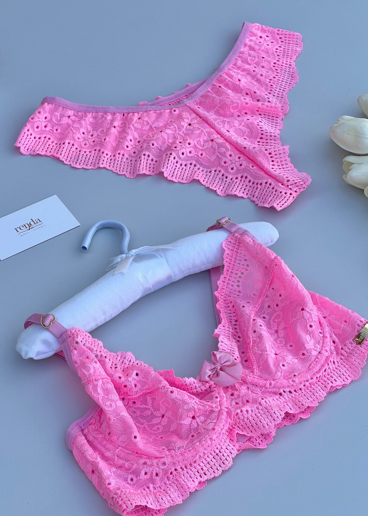 Conjunto Jolie Dentelle -  Em renda, detalhe frontal com laço de cetim