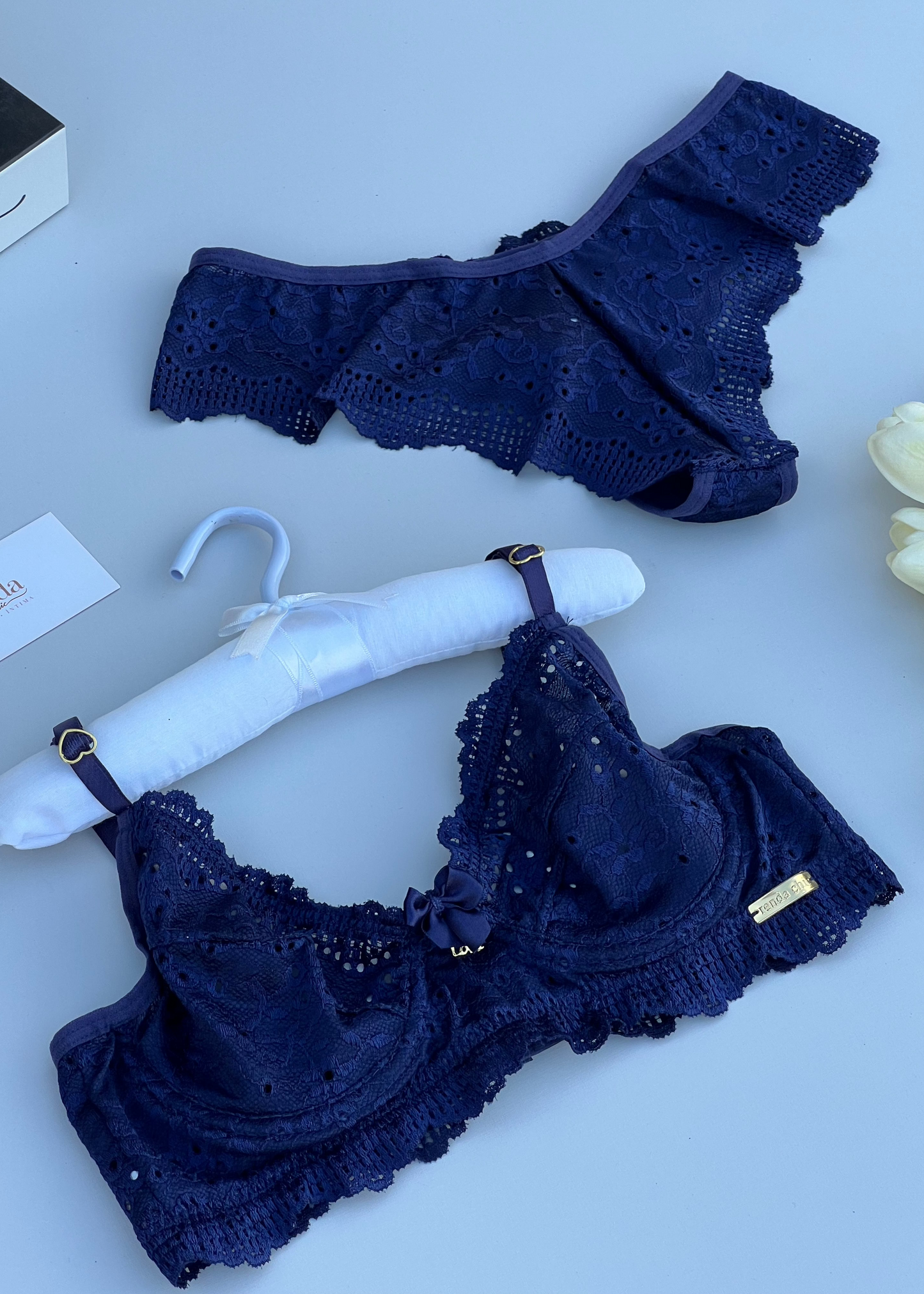 Conjunto Jolie Dentelle - Em renda, detalhe frontal com laço de cetim