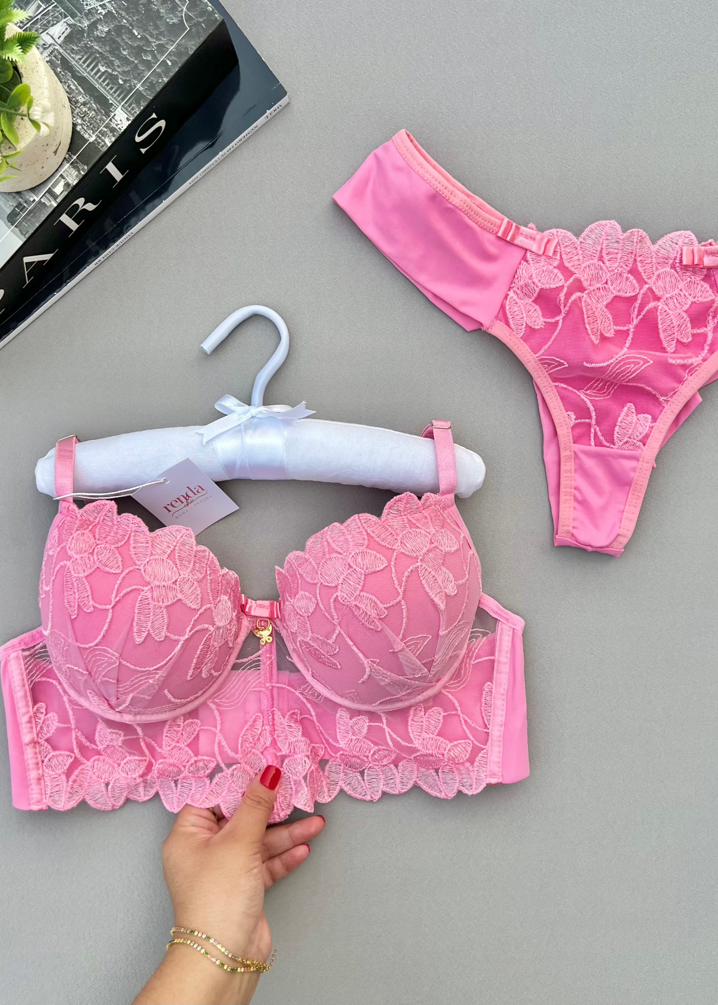 Conjunto Elisée -  Tecido estruturado com aplicações em renda guipir