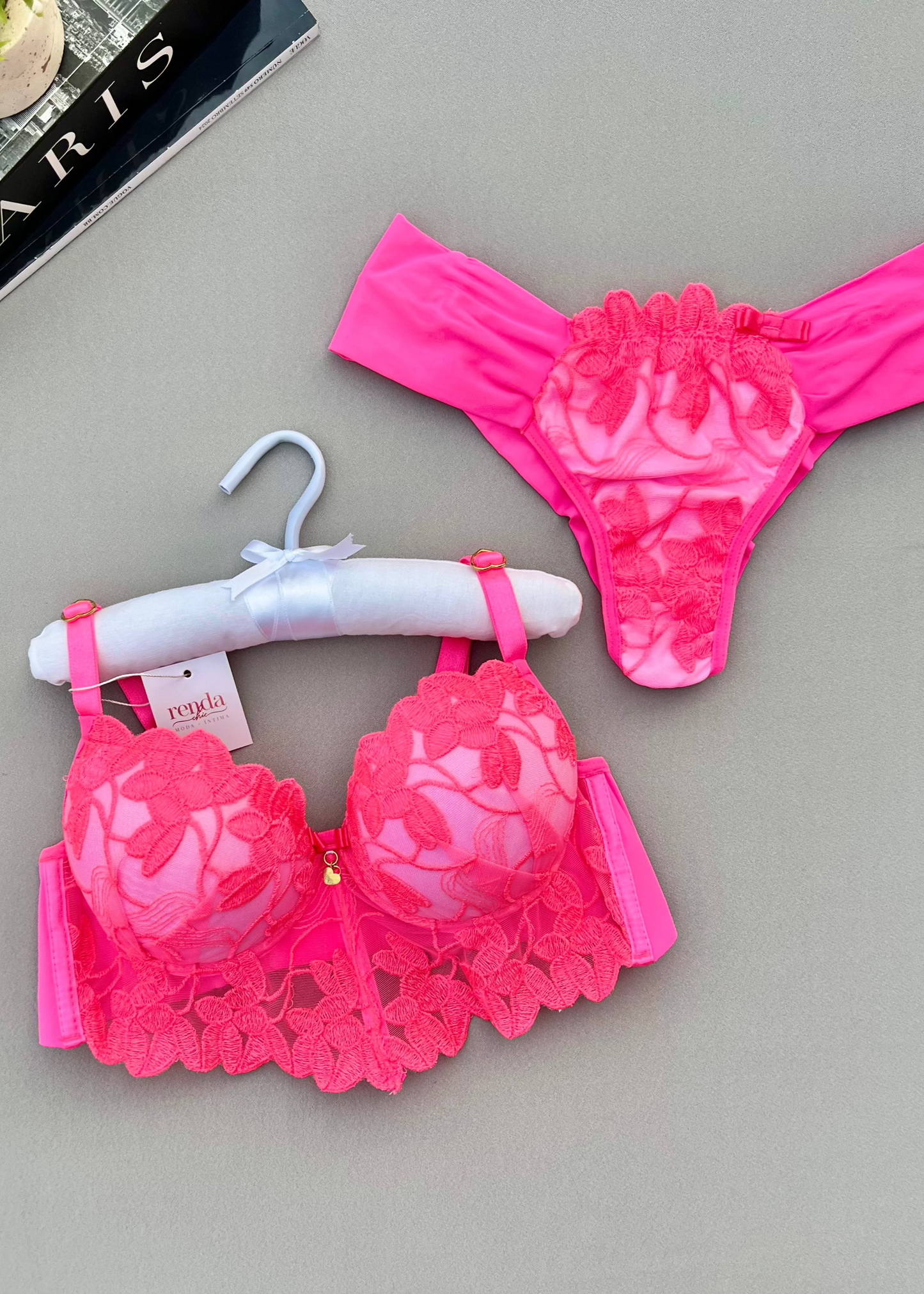 Conjunto Elisée - Tecido estruturado com aplicações em renda guipir