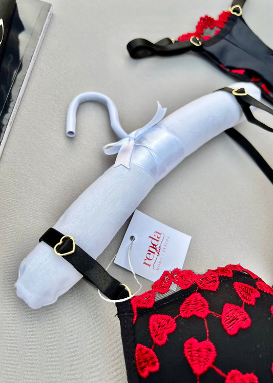 Conjunto Coeur Sauvage Noir et Rouge - Tule bordado em corações