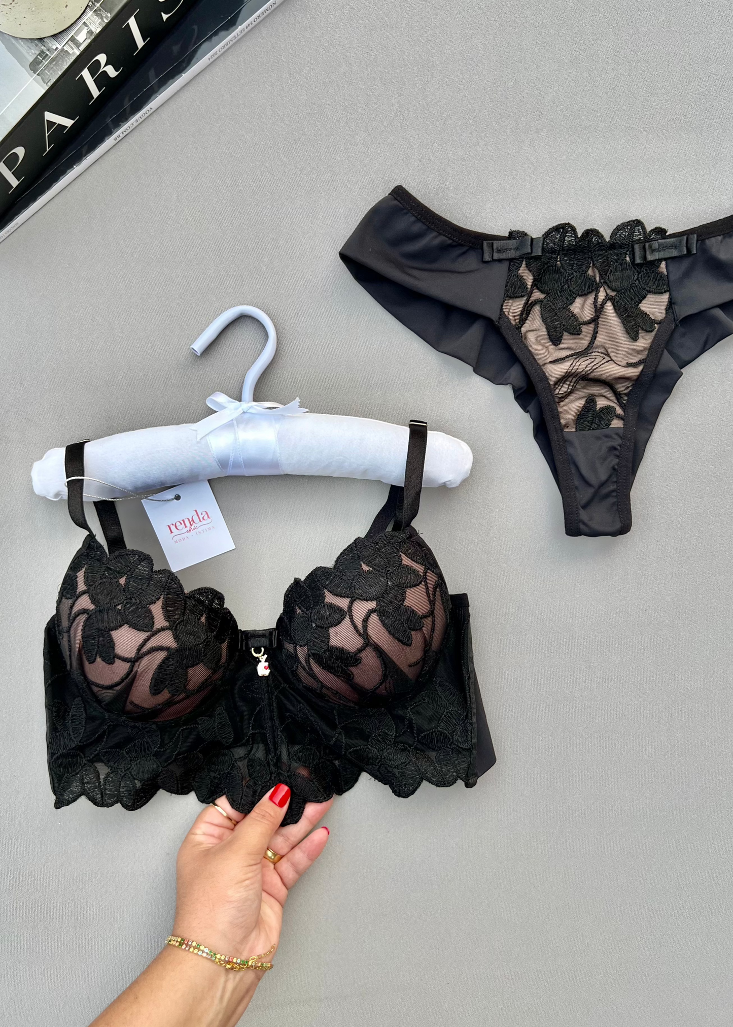 Conjunto Elisée Black -  Tecido estruturado com aplicações em renda guipir