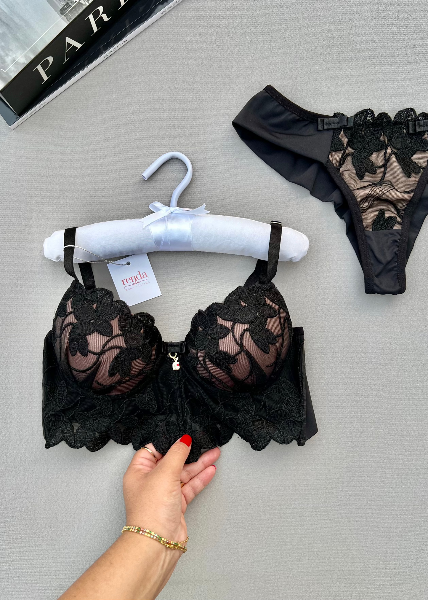 Conjunto Elisée - Tecido estruturado com aplicações em renda guipir