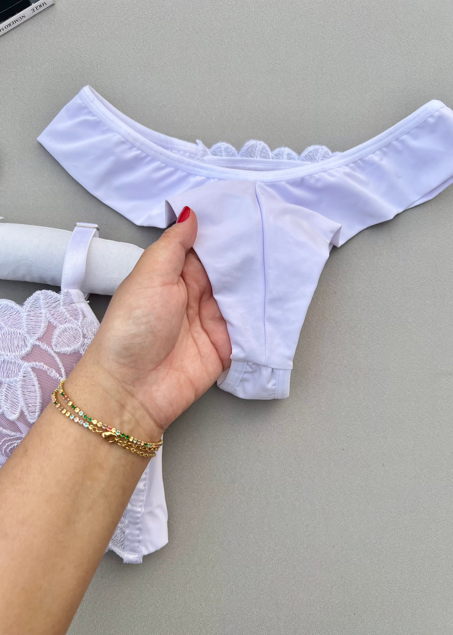 Conjunto Elisée - Tecido estruturado com aplicações em renda guipir