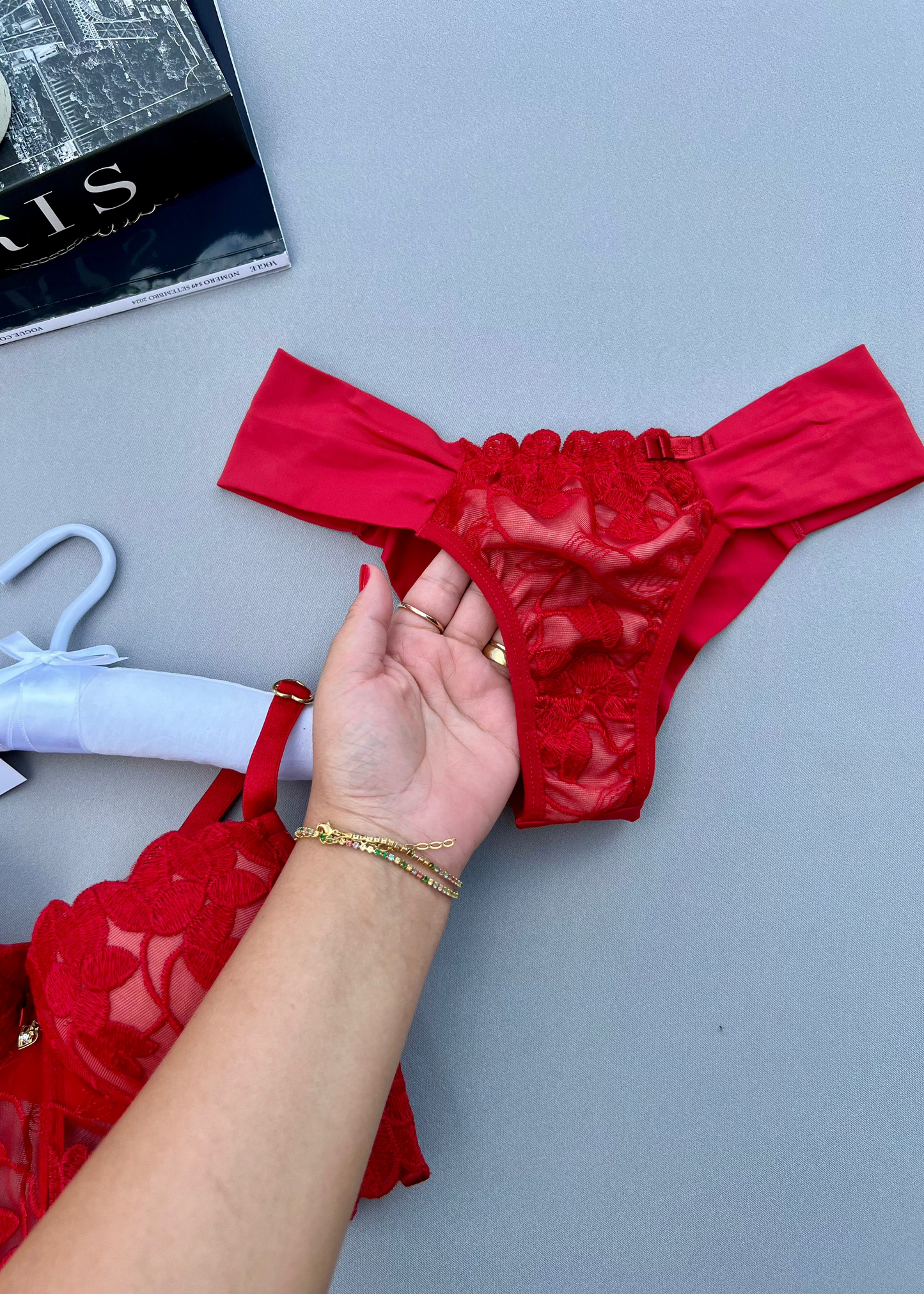 Conjunto Elisée - Tecido estruturado com aplicações em renda guipir