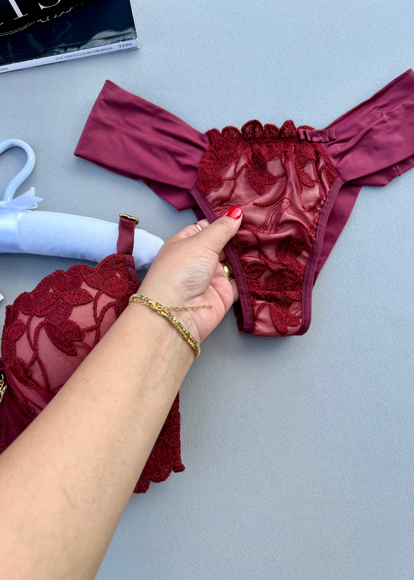 Conjunto Elisée - Tecido estruturado com aplicações em renda guipir