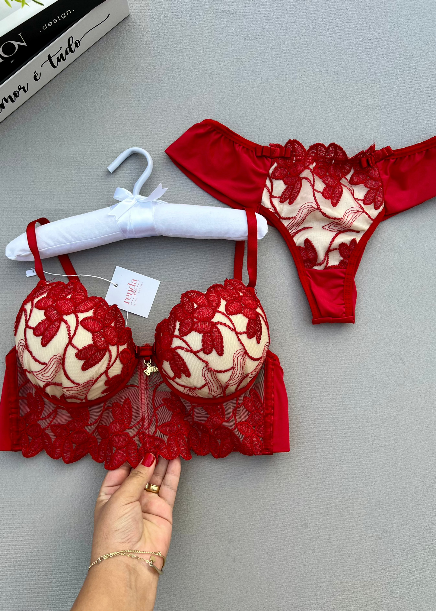 Conjunto Elisée - Tecido estruturado com aplicações em renda guipir