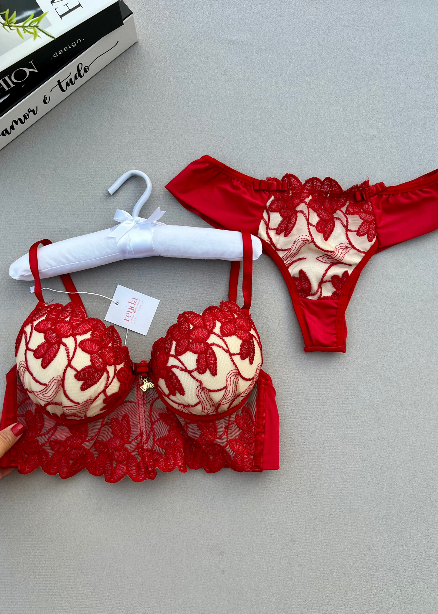 Conjunto Elisée - Tecido estruturado com aplicações em renda guipir