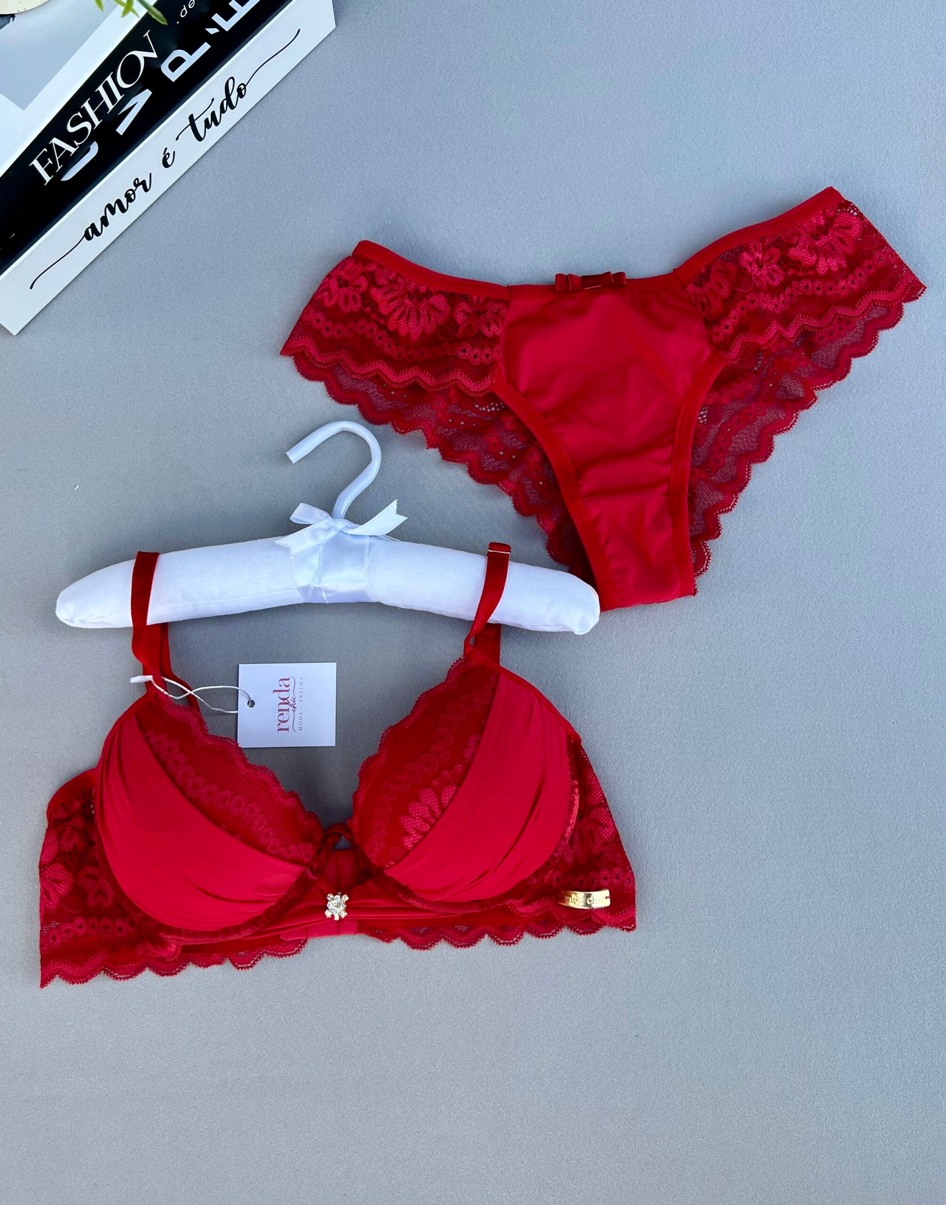conjunto-victoria-aplicacoes-em-renda-vermelho-m