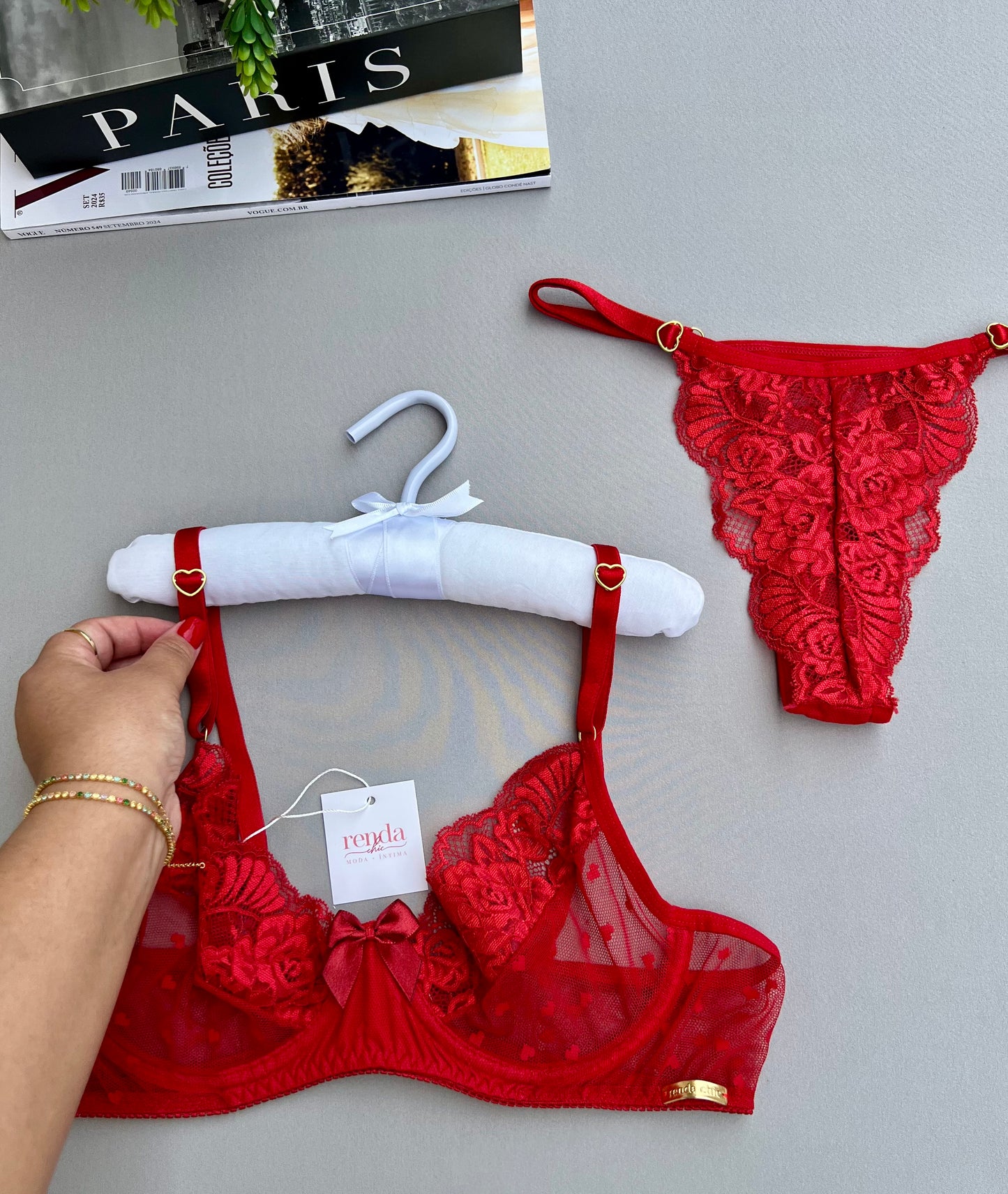 CONJUNTO ALICE – TULE COM CORAÇÕES E APLICAÇÕES EM RENDA