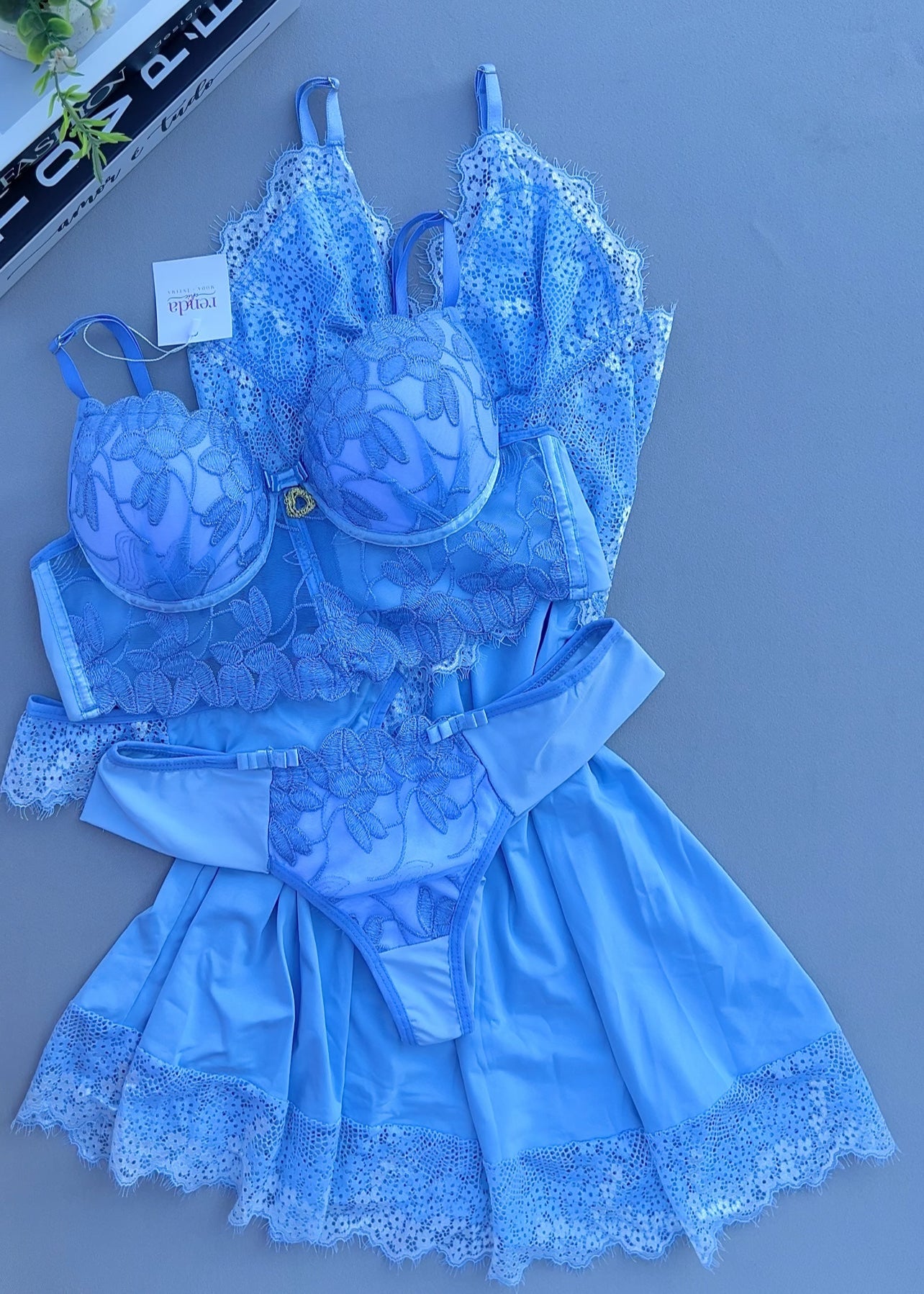 Édition Blue and Off-White — Combo 4 peças: Camisola + Calcinha +Conjunto Elisée