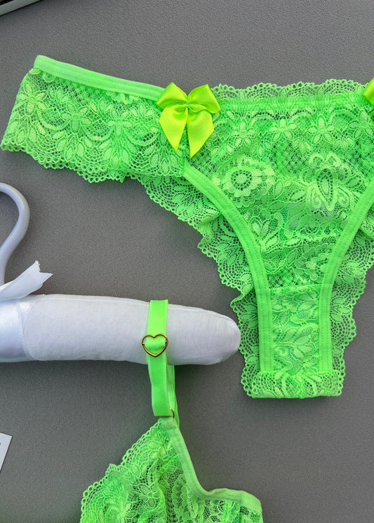 Conjunto Jolie Dentelle Vert Fluo -  Em renda, detalhe frontal com laço de cetim