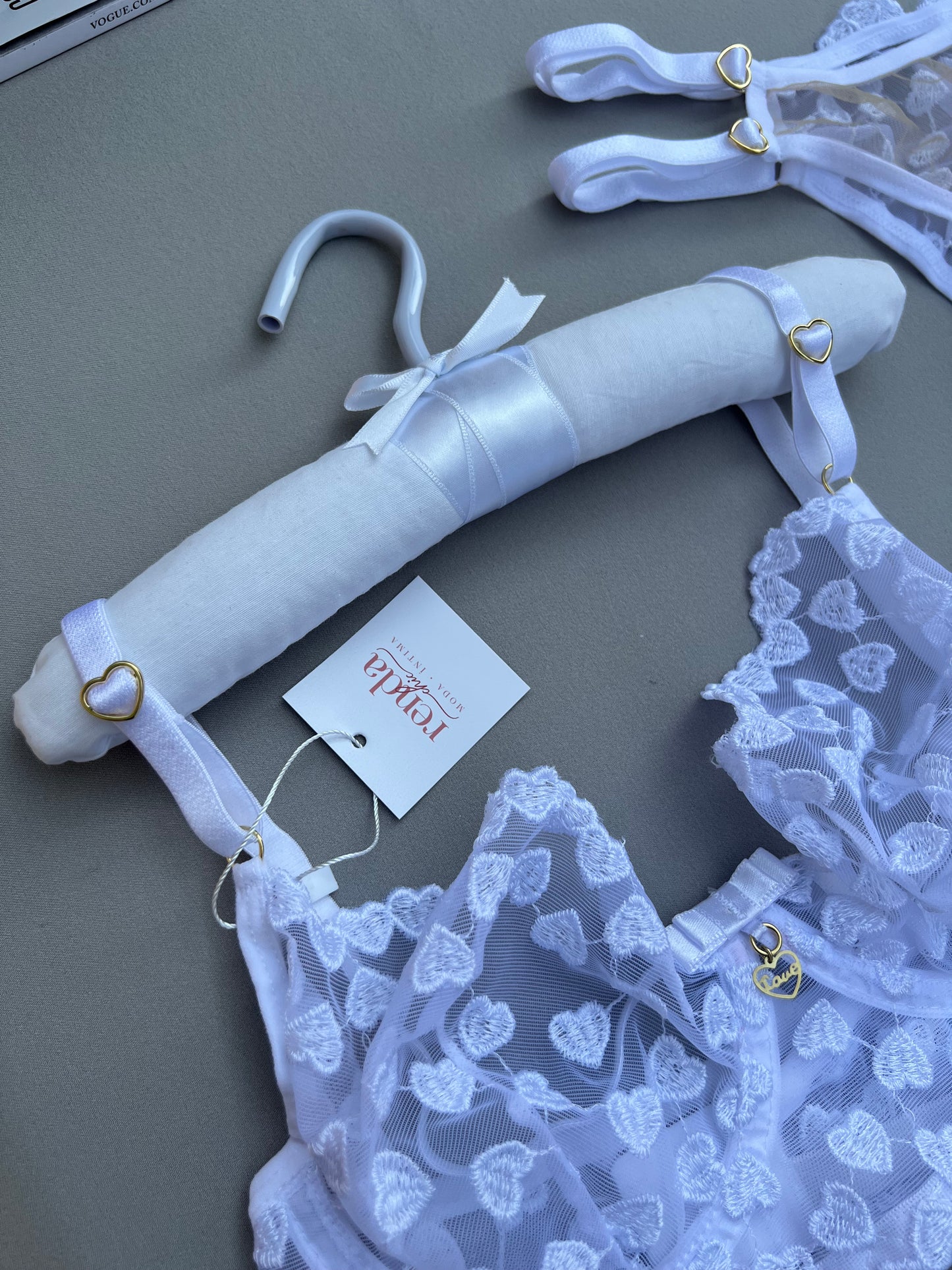 CONJUNTO ELOISE – TULE BORDADO COM CORAÇÕES – FIO DUPLO