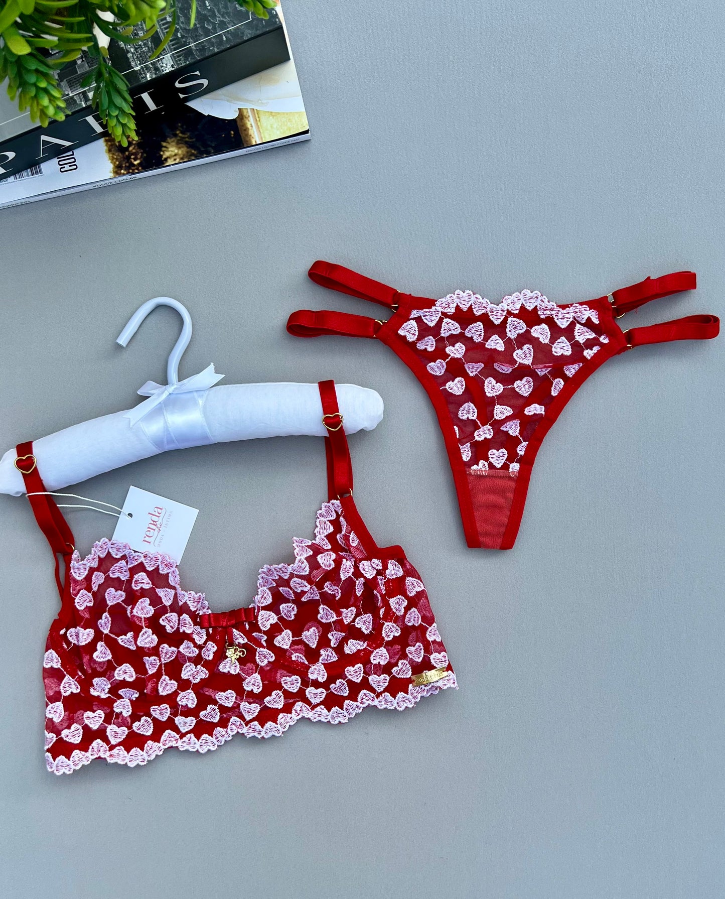 CONJUNTO ELOISE – TULE BORDADO COM CORAÇÕES – FIO DUPLO
