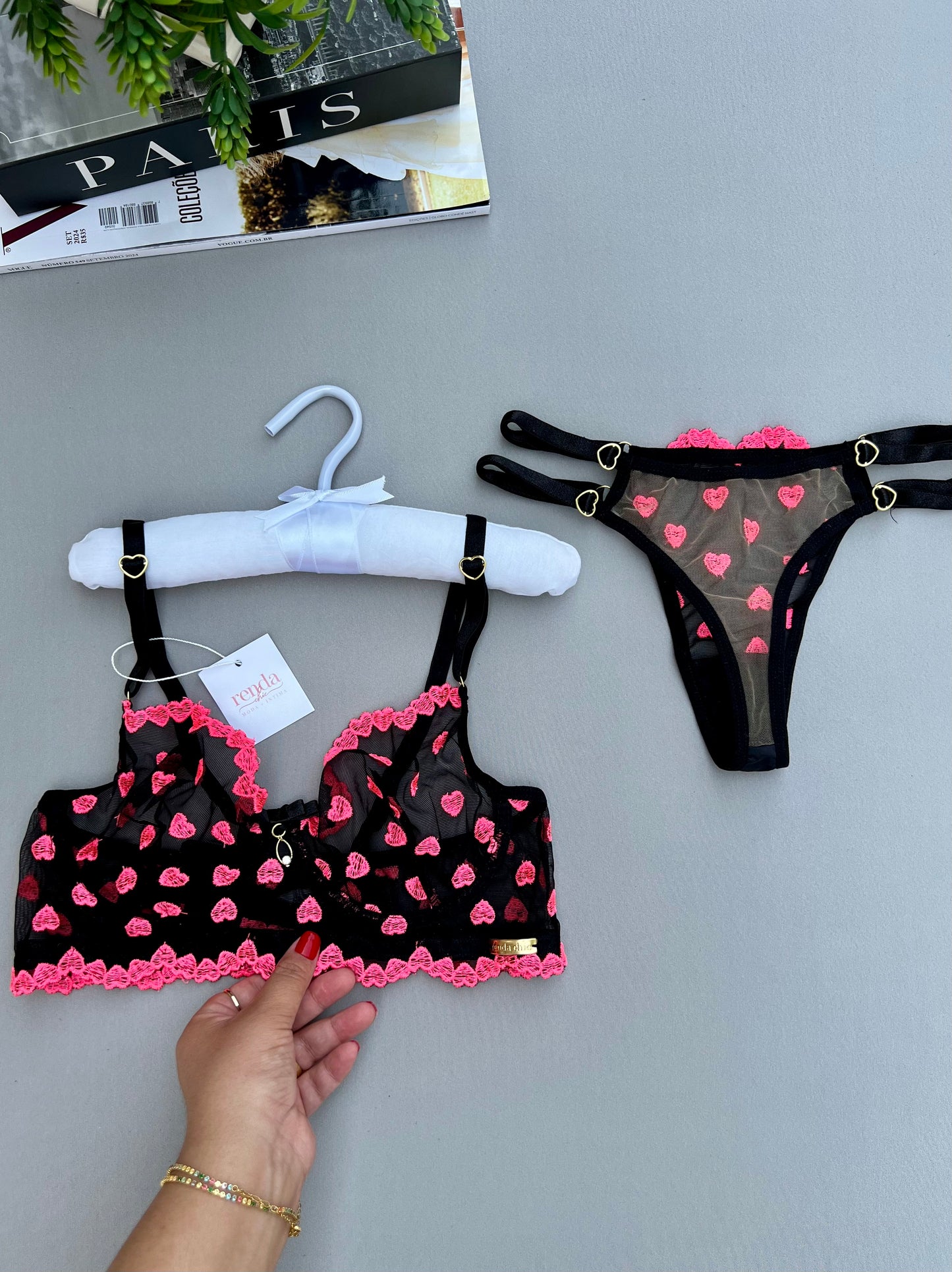 CONJUNTO ELOISE – TULE BORDADO COM CORAÇÕES – FIO DUPLO