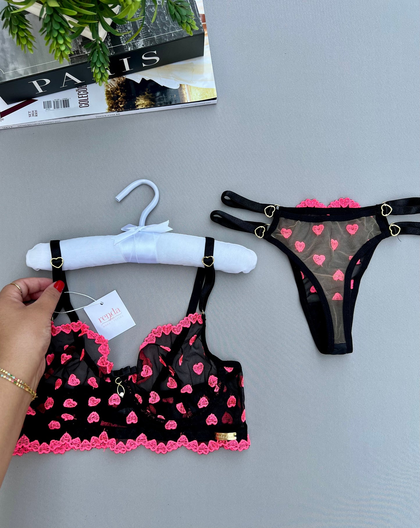 CONJUNTO ELOISE – TULE BORDADO COM CORAÇÕES – FIO DUPLO