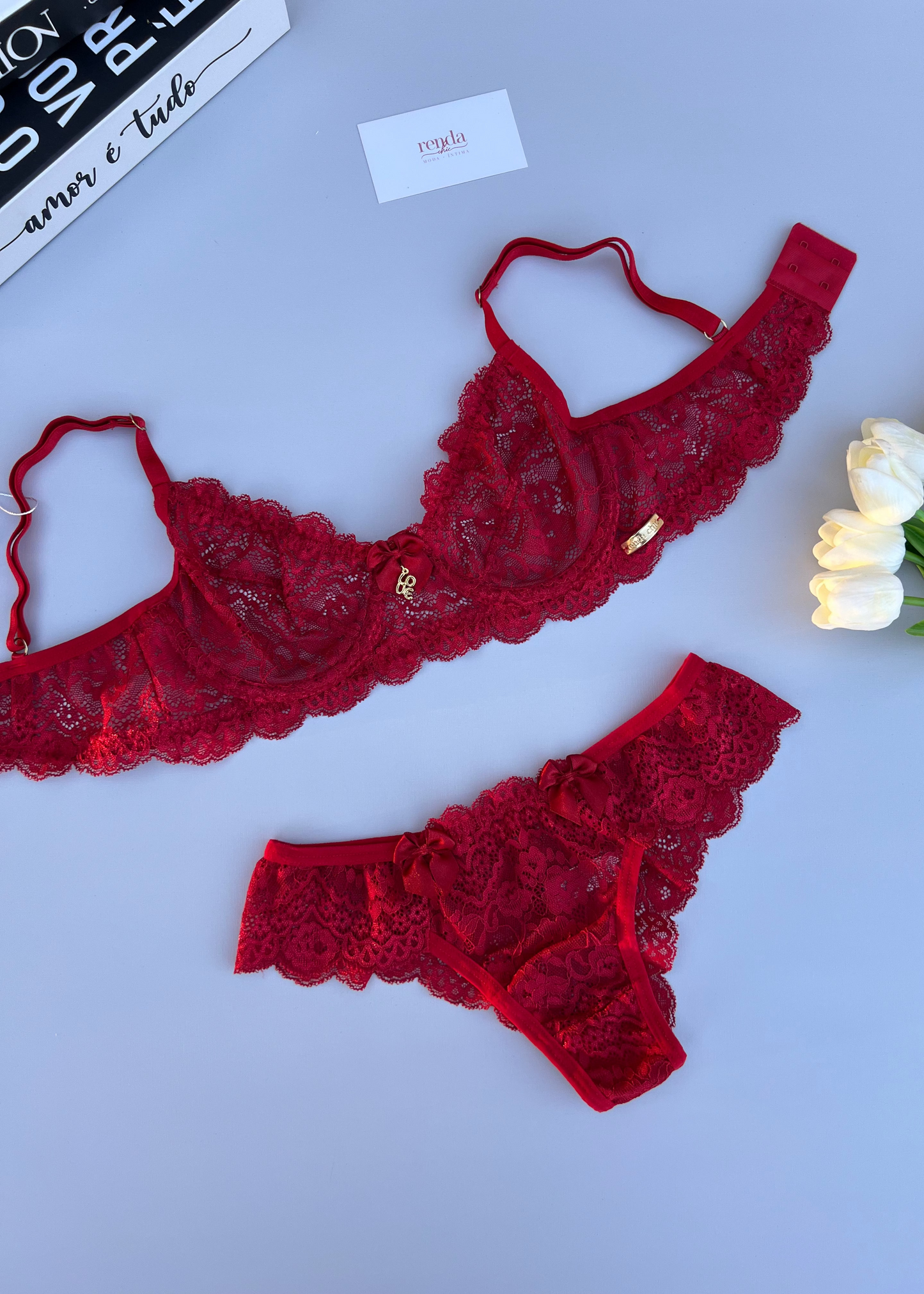 Conjunto Jolie Dentelle Rouge Passion -  Em renda, detalhe frontal com laço de cetim