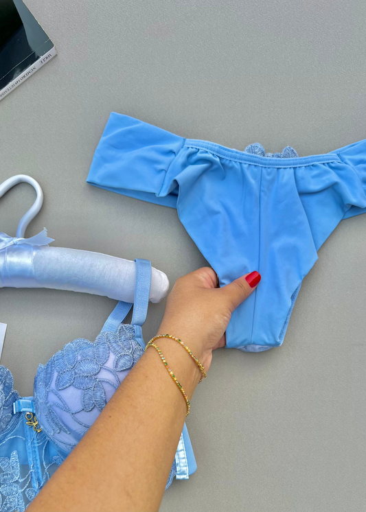 Conjunto Elisée Bleu Ciel -  Tecido estruturado com aplicações em renda guipir