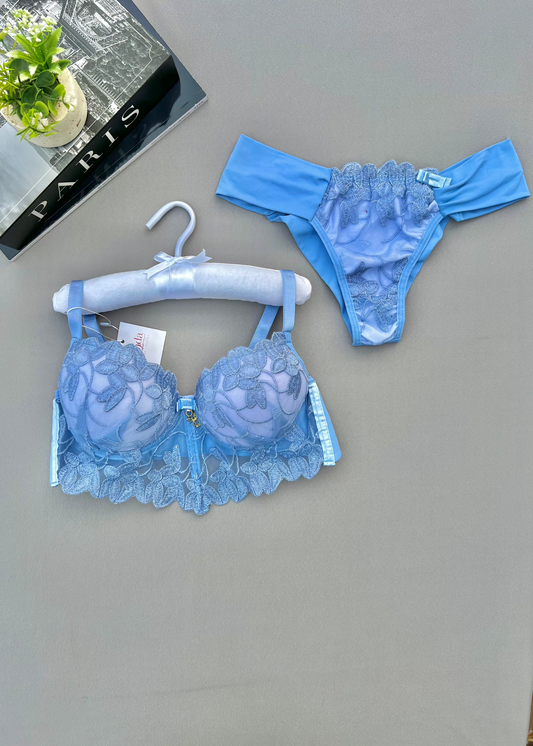 Conjunto Elisée Bleu Ciel -  Tecido estruturado com aplicações em renda guipir