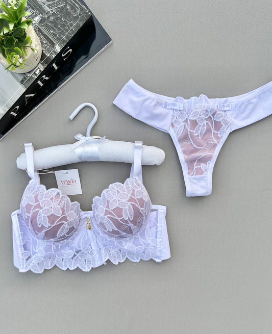 CONJUNTO JASMINE – TECIDO ESTRUTURADO COM APLICAÇÕES EM RENDA GUIPIR