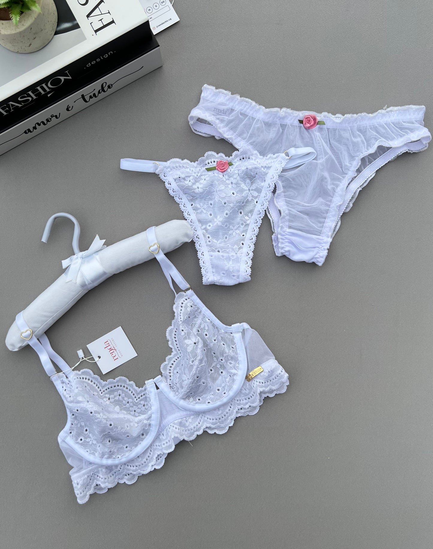 CONJUNTO CELINE - RENDA LAISE COM DUAS CALCINHAS