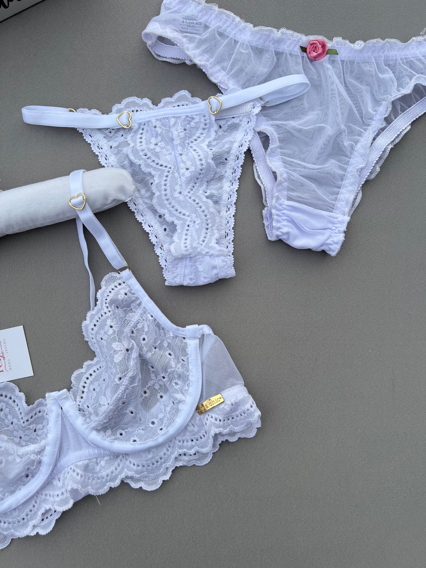 CONJUNTO CELINE - RENDA LAISE COM DUAS CALCINHAS