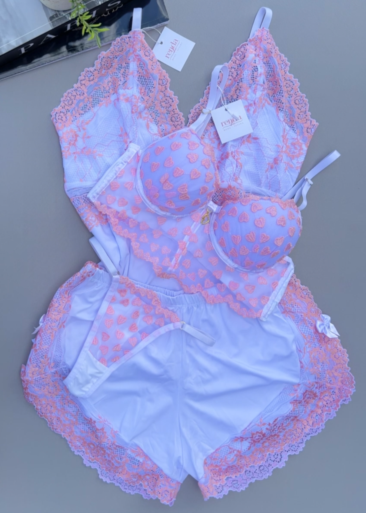 Édition White and Light Pink— Combo 4 peças: Conjunto de pijama curto + Conjunto Coeur Sauvage