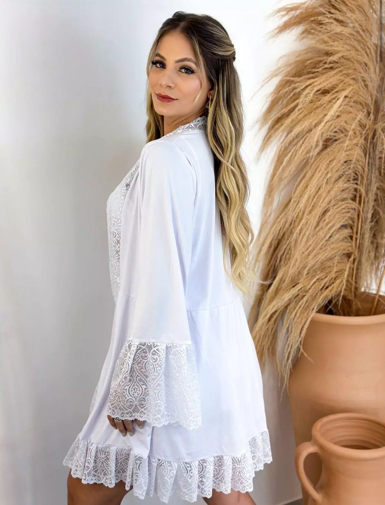 KIT ROBE + CAMISOLA E CALCINHA – TECIDO PREMIUM COM DETALHES EM RENDA - BRANCO
